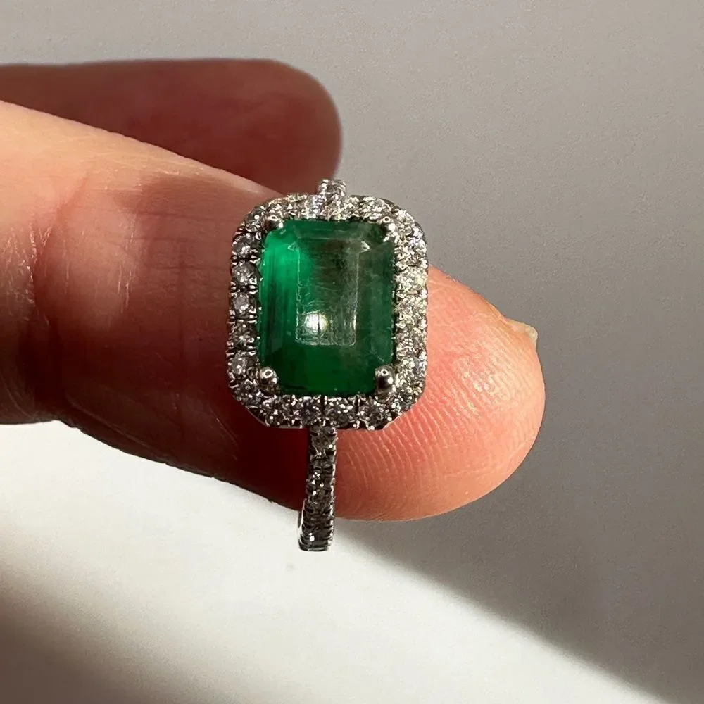 NWT 1.21ct emerald with‎ halo of diamonds all set in 14k white gold!